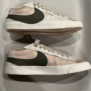 Nike Blazer Low 77 Jumbo Sanddrift Olive Medium Size 9 Women’s